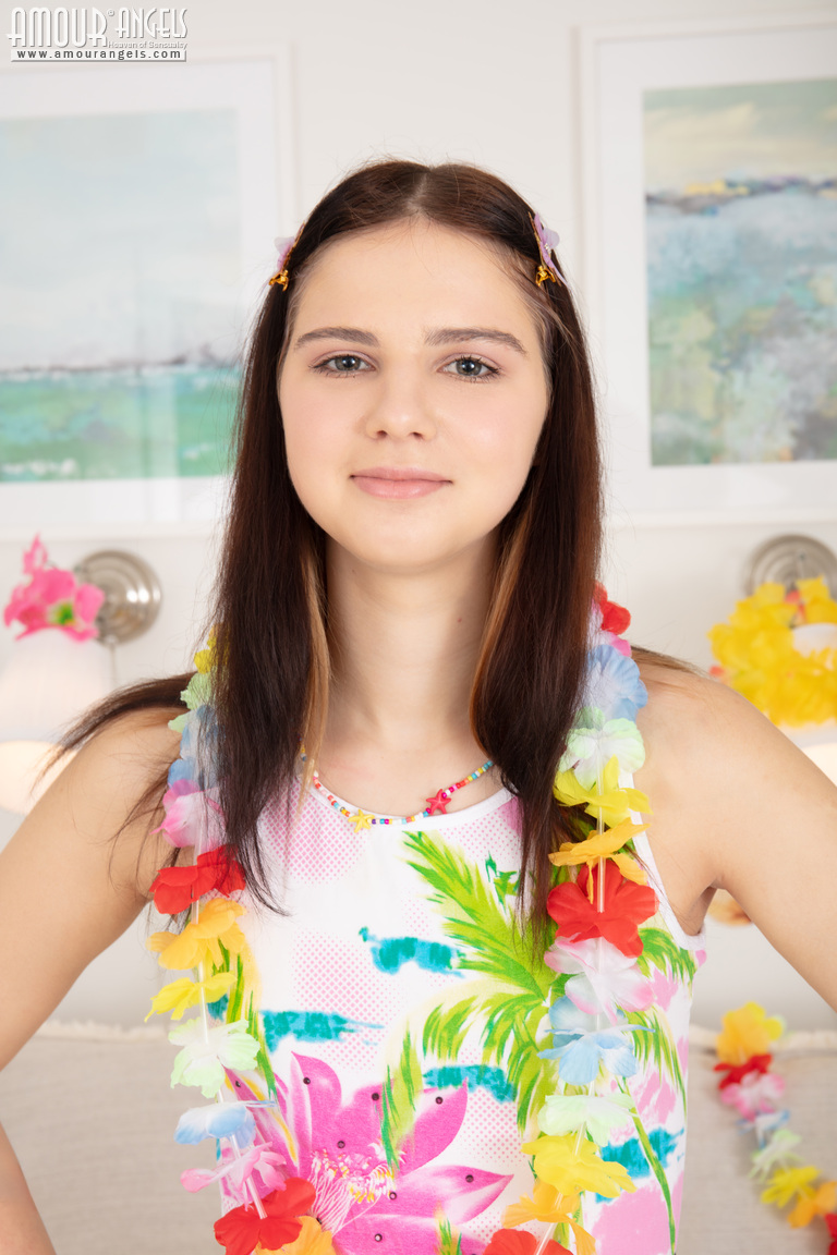 Gorgeous Amateur Teen Girl Strip Watch Agnesia – 2