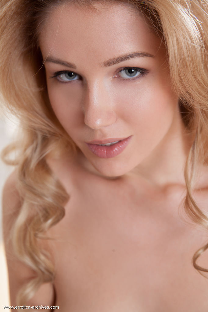 Stunning Blonde Woman Stripping Watch Genevieve Gandi – 11