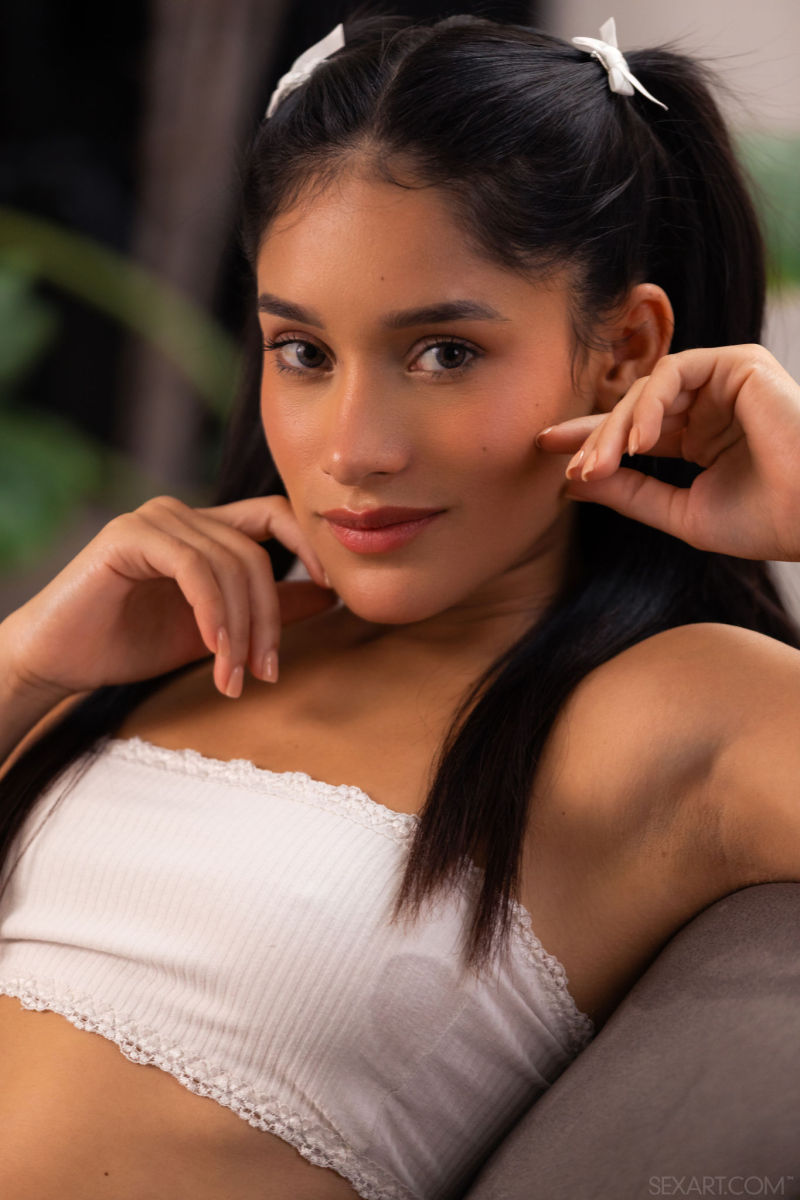 Perfect Teen Girl Strips Watch Carolina Guerrero – 2