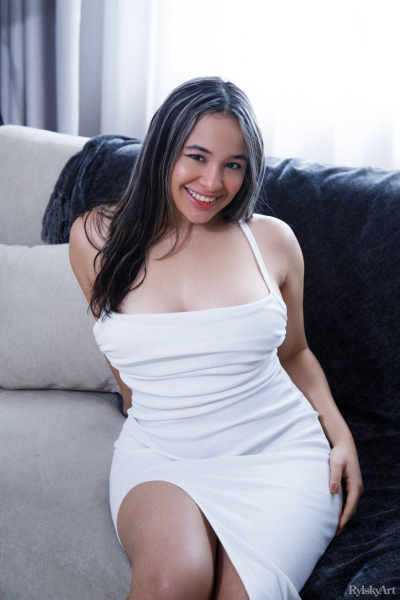 Latina Babe With Big Naturals Undressing Watch Valery Kora – 2
