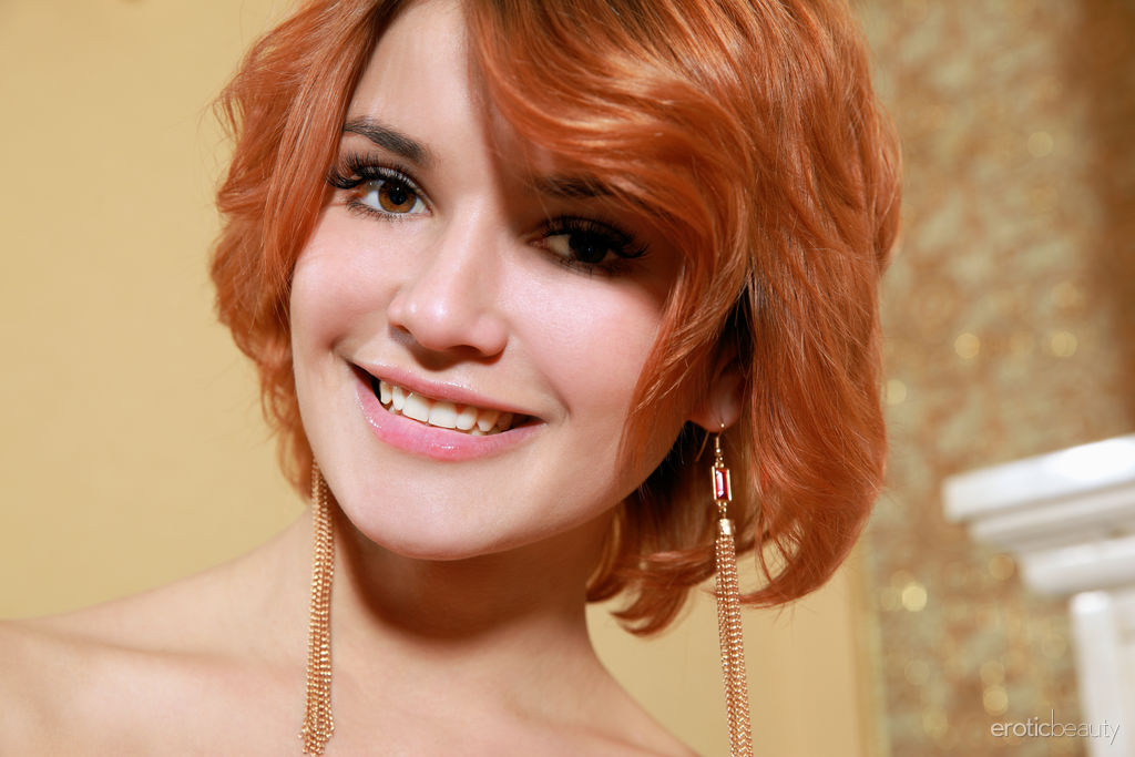 Adorable Redhead Beauty Striptease Naked Watch Violla A (4)